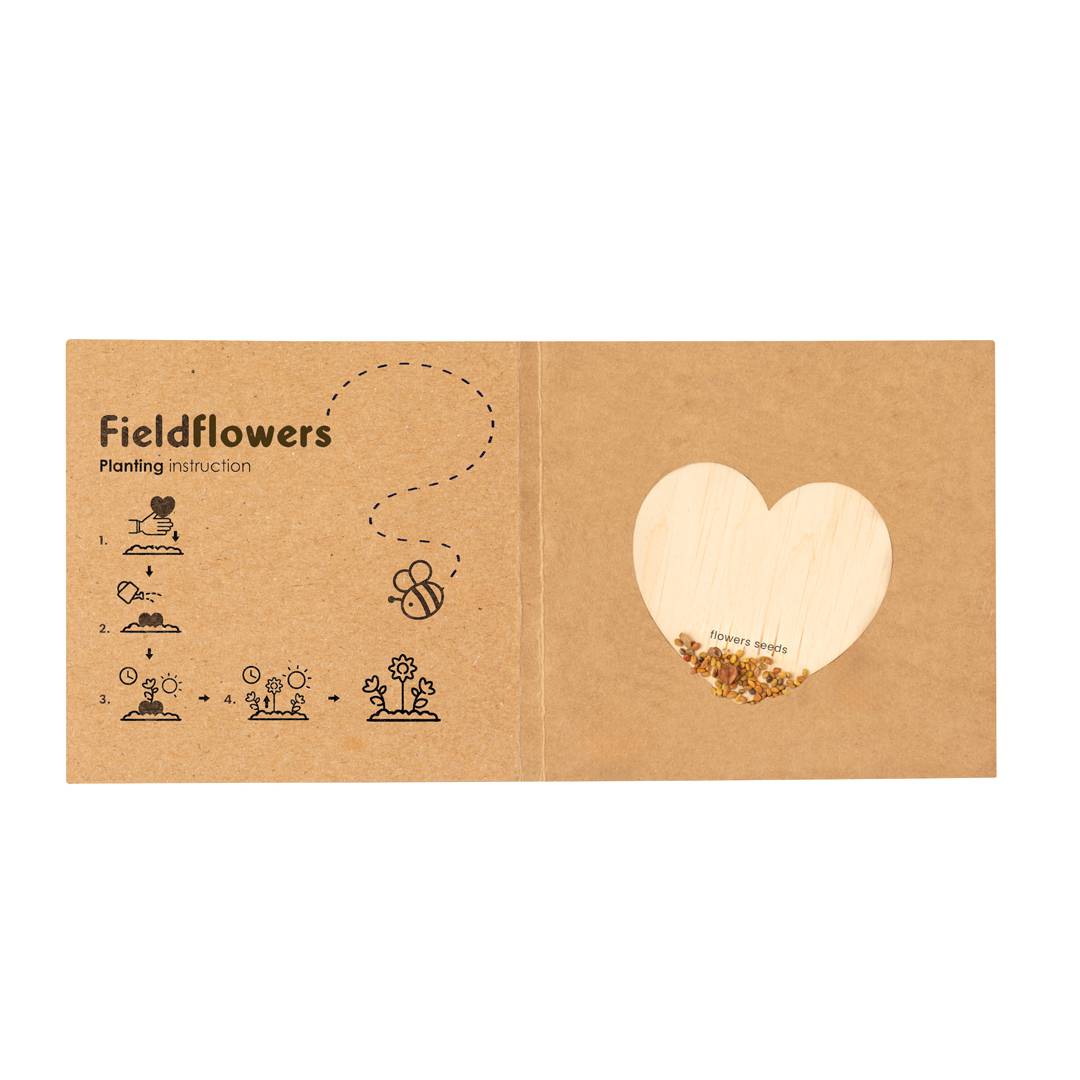 Corazón de semillas en madera natural