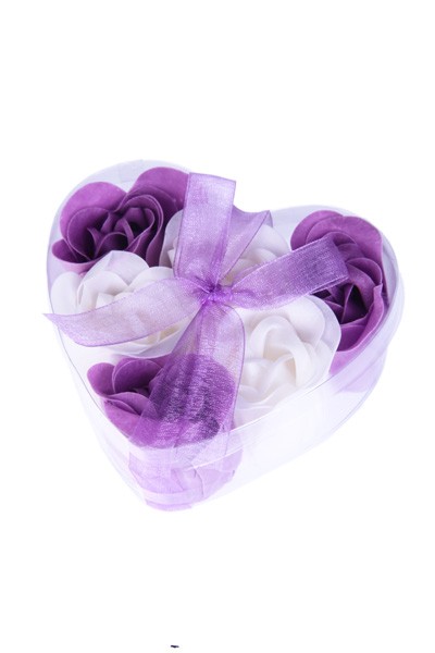 6 flores de jabon presentadas en estuche corazon