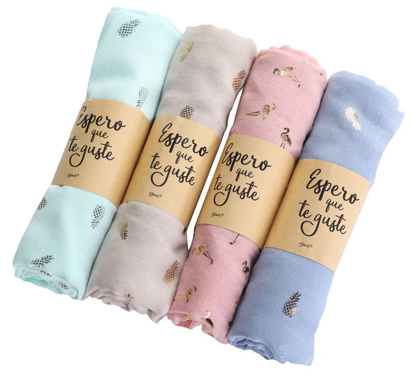 Pañuelo piñas y flamencos con presentación kraft